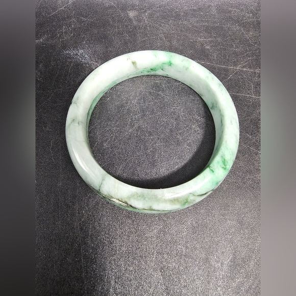 Vintage mottled green jadeite bangle bracelet - Picture 1 of 6